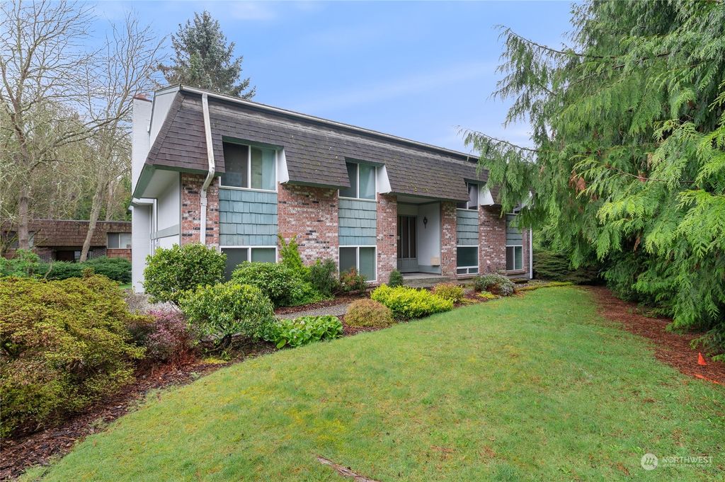 Photo of 6103 -6107 NE 194th Place, Kenmore, WA 98028 (MLS # 2214734)