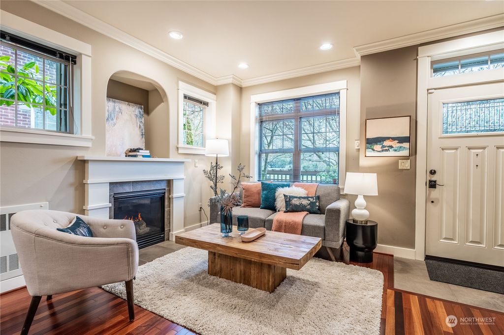 Photo of 5011 Phinney Avenue N #B, Seattle, WA 98103 (MLS # 2047182)