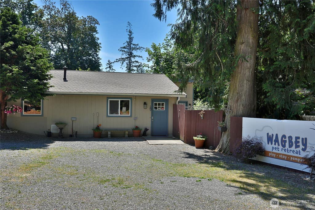 Photo of 6621 Sills Road, Clinton, WA 98236 (MLS # 2564920)