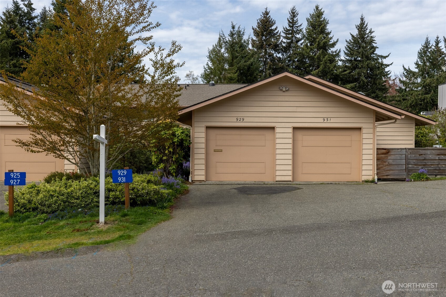 929 Blue Heron Avenue NE 3