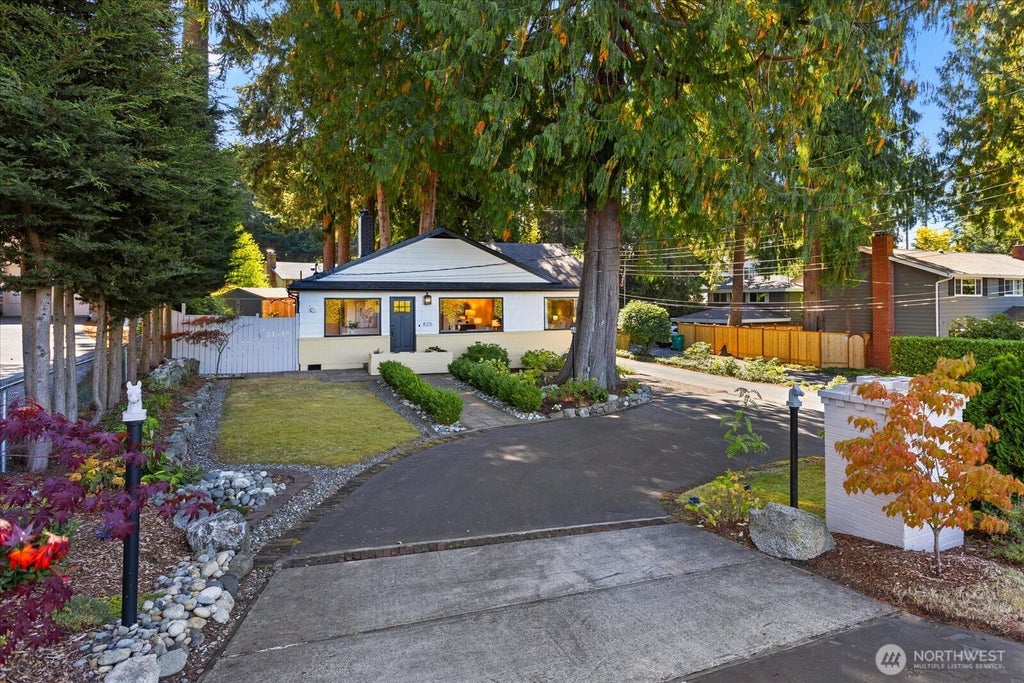 Photo of 825 NW 180th Street, Shoreline, WA 98177 (MLS # 2583573)