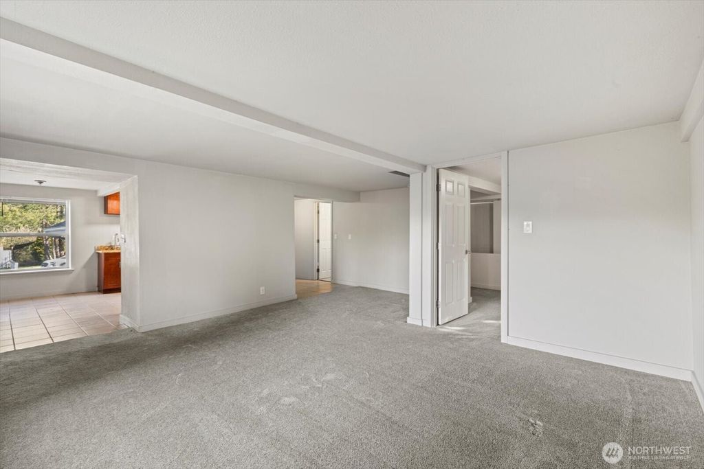 Photo of 1621 S 251st Place, Des Moines, WA 98198 (MLS # 2327735)