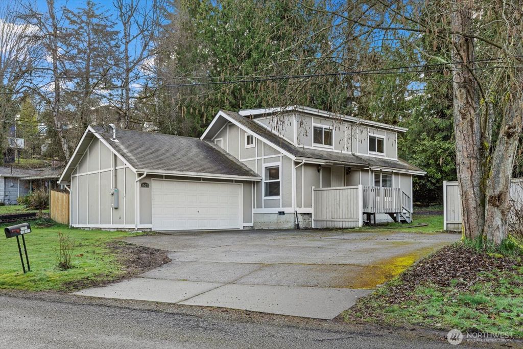 Photo of 1621 S 251st Place, Des Moines, WA 98198 (MLS # 2327735)