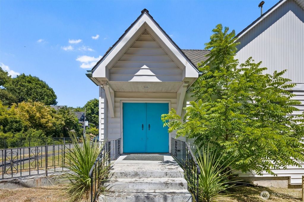 Photo of 2116 W Dravus Street, Seattle, WA 98199 (MLS # 2406388)