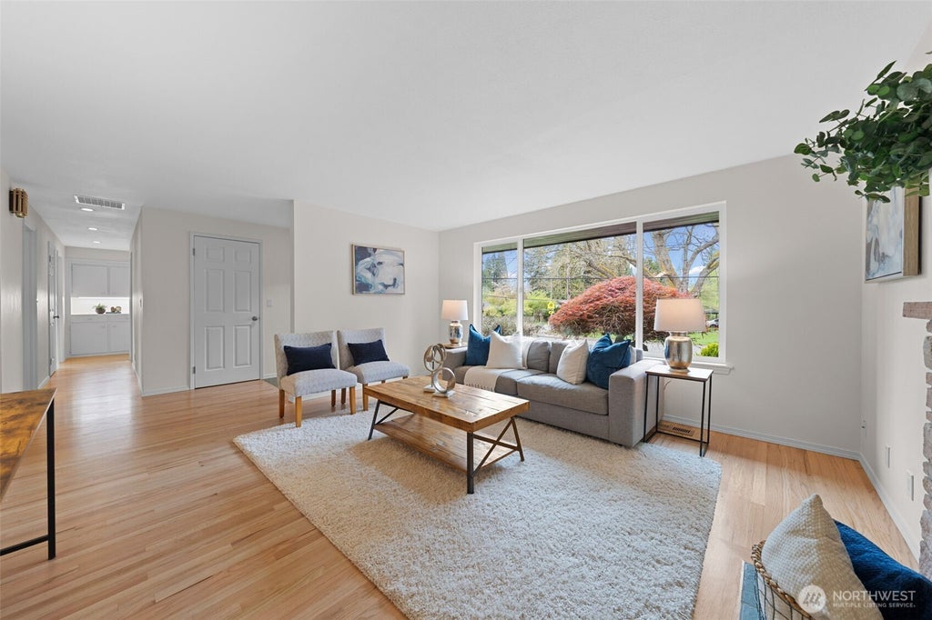 Photo of 5918 128th Avenue SE, Bellevue, WA 98006 (MLS # 2541550)