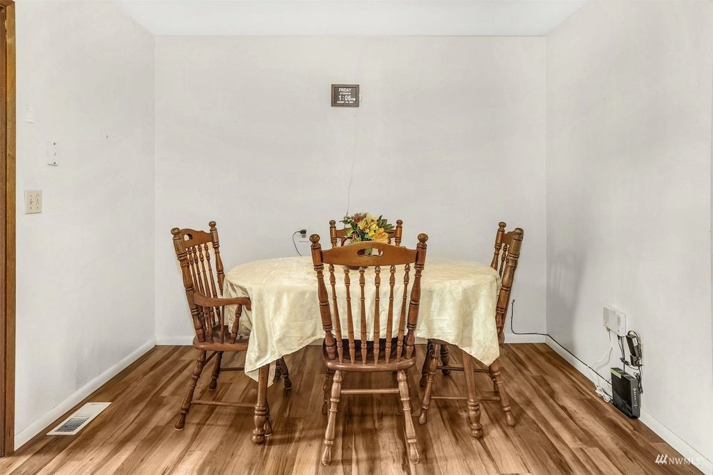 Photo of 741 17th Avenue W, Kirkland, WA 98033 (MLS # 1987128)