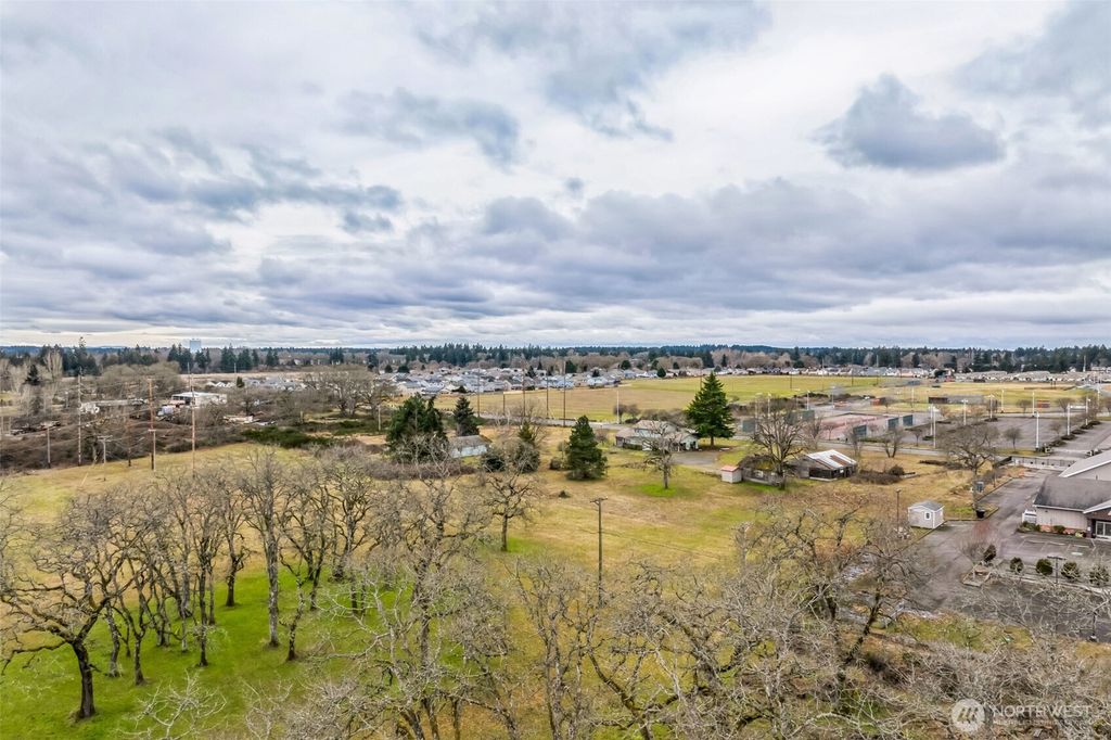 listing image 9361607783606088310