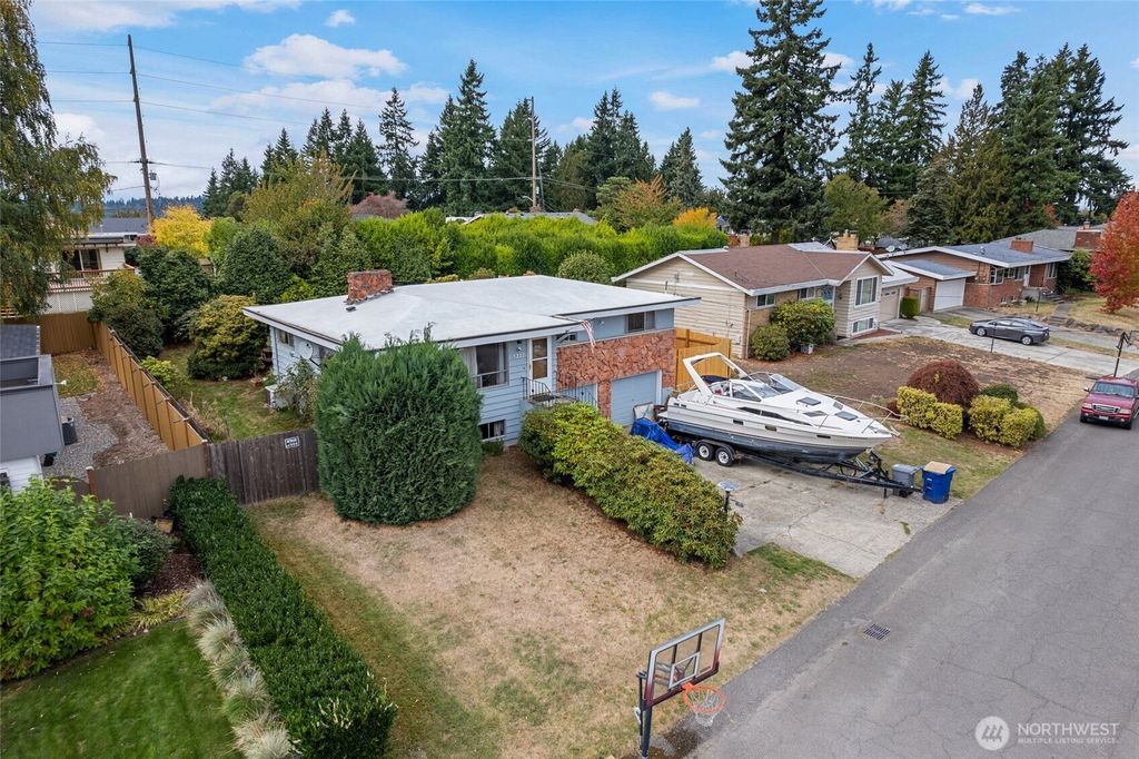 Photo of 5227 116th Place SE, Bellevue, WA 98006 (MLS # 2458404)