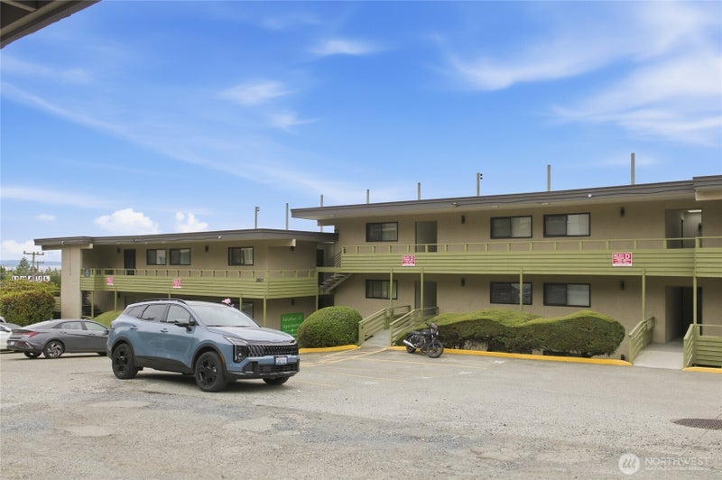 2820 15th Avenue W