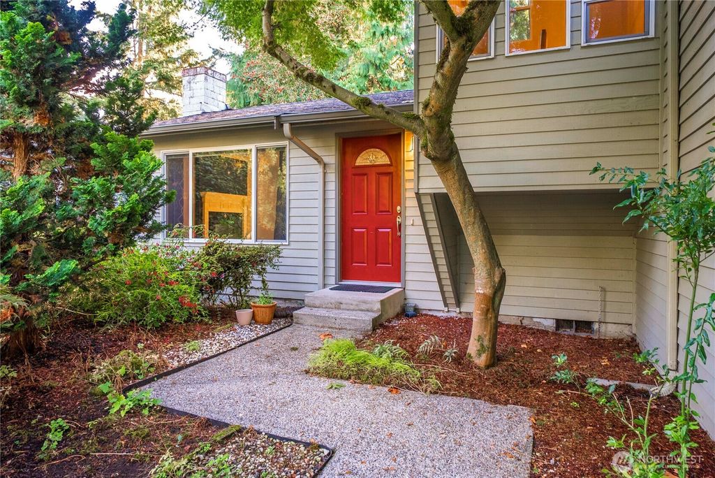 Photo of 6529 Arrowhead Drive NE, Kenmore, WA 98028 (MLS # 2446215)