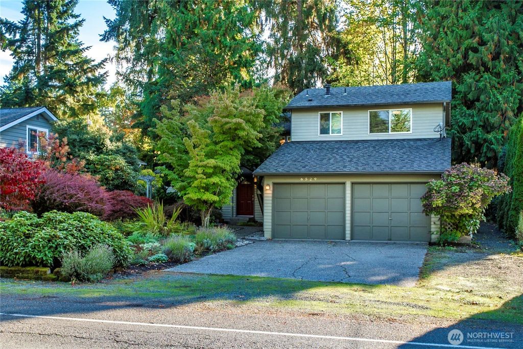 Photo of 6529 Arrowhead Drive NE, Kenmore, WA 98028 (MLS # 2446215)