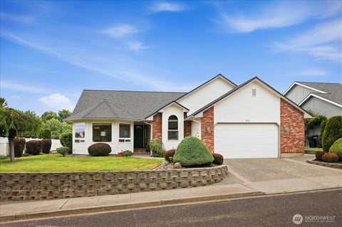 Photo of 403 SE Stanford Place, College Place, WA 99324 (MLS # 2550103)