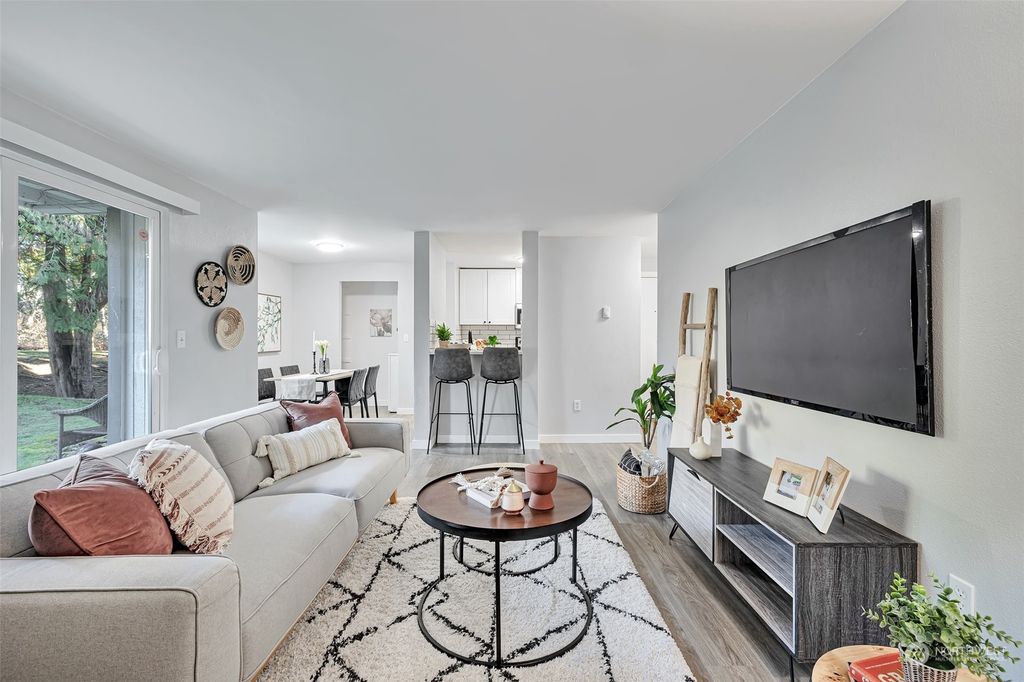 Photo of 408 S 323rd Street #L6, Federal Way, WA 98003 (MLS # 2203290)