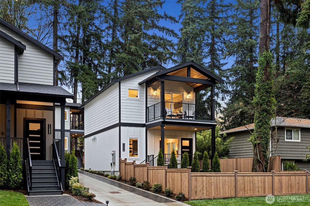 Photo of 11218 115th Place NE, Kirkland, WA 98033 (MLS # 2455441)