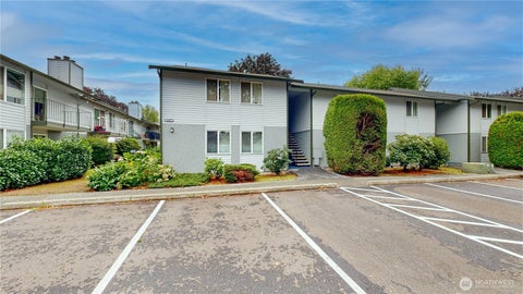 Photo of 1840 Central Place S #B18, Kent, WA 98030 (MLS # 2585373)