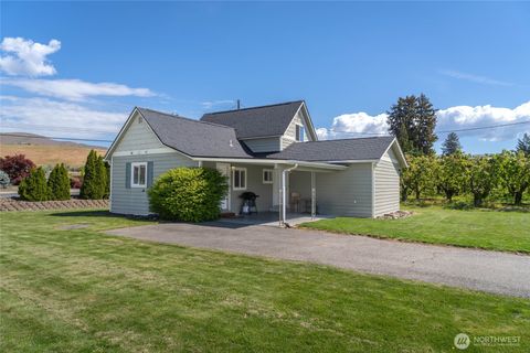 Photo of 25 Sun Valley Drive, Wenatchee, WA 98801 (MLS # 2516688)