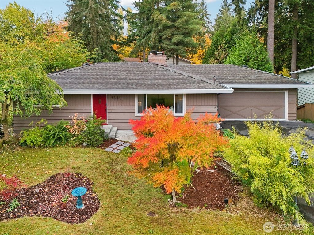Photo of 7621 NE 205th Street, Kenmore, WA 98028 (MLS # 2446908)