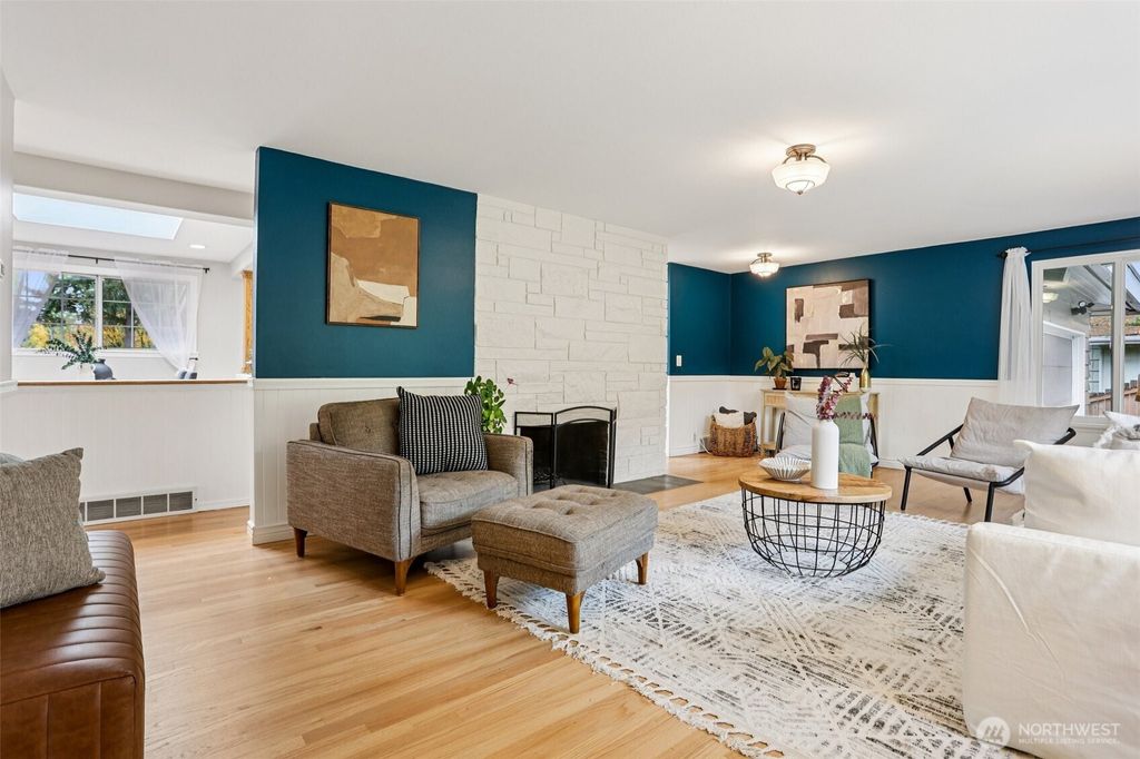 Photo of 7621 NE 205th Street, Kenmore, WA 98028 (MLS # 2446908)