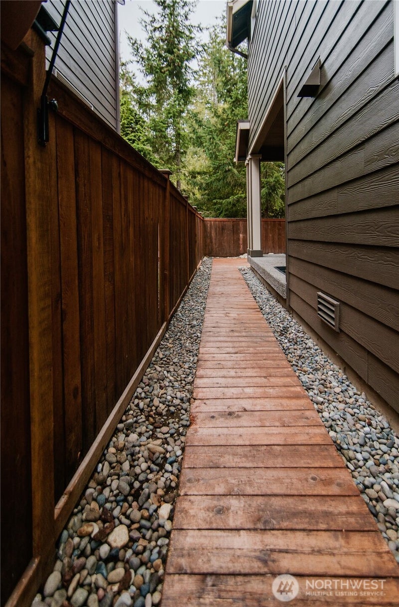 4000 Campus Willows Loop NE