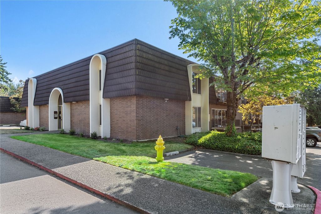 Photo of 11006 NE 68th Street #812, Kirkland, WA 98033 (MLS # 2515414)