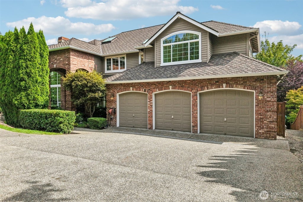 Photo of 13611 NE 136th Pl PL, Kirkland, WA 98034 (MLS # 2577160)