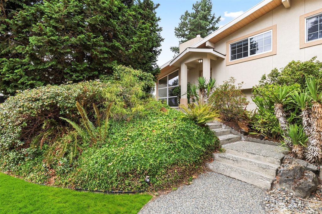 Photo of 453 155th Place SE, Bellevue, WA 98007 (MLS # 2421852)