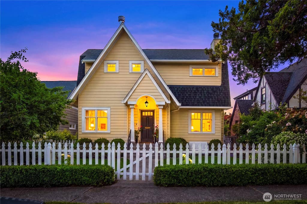 Photo of 3819 44 Avenue NE, Seattle, WA 98105 (MLS # 2572540)