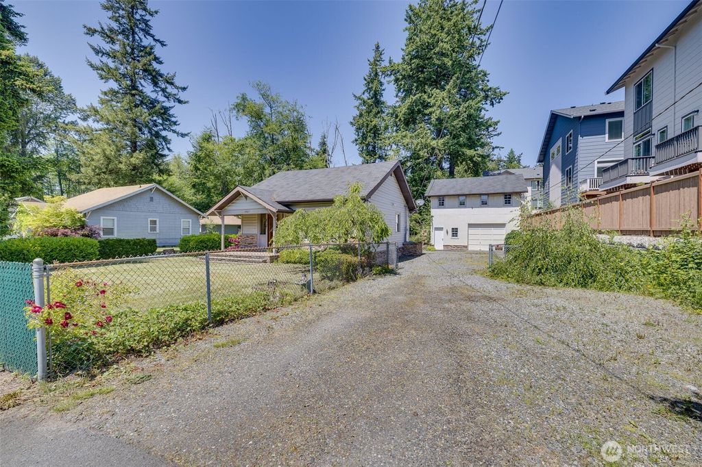 Photo of 1907 100th Street SW, Everett, WA 98204 (MLS # 2414479)