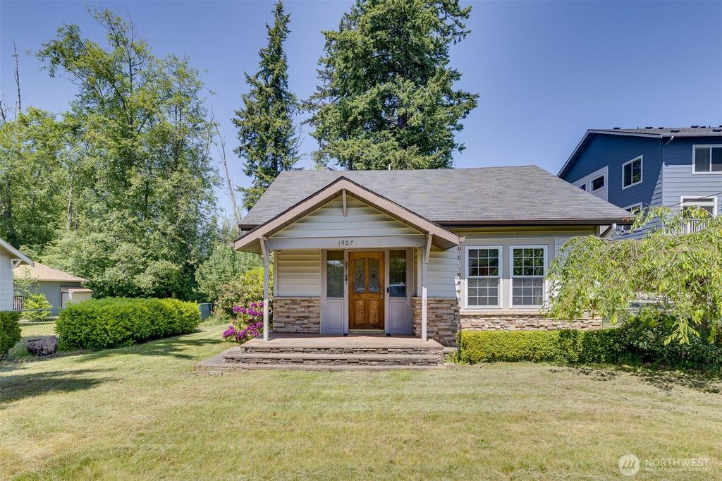 Photo of 1907 100th Street SW, Everett, WA 98204 (MLS # 2414479)