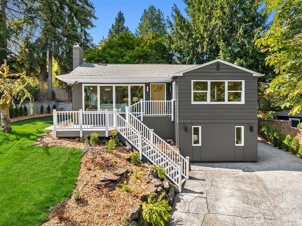 Photo of 9119 17th Avenue NE, Seattle, WA 98115 (MLS # 2569552)