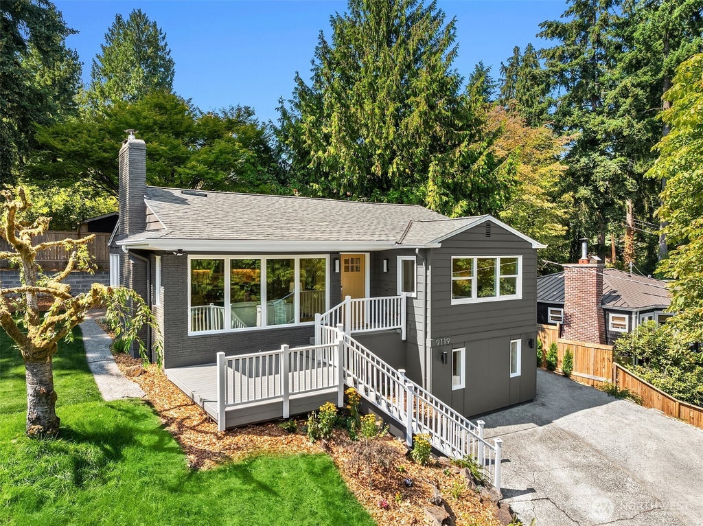 Photo of 9119 17th Avenue NE, Seattle, WA 98115 (MLS # 2569552)