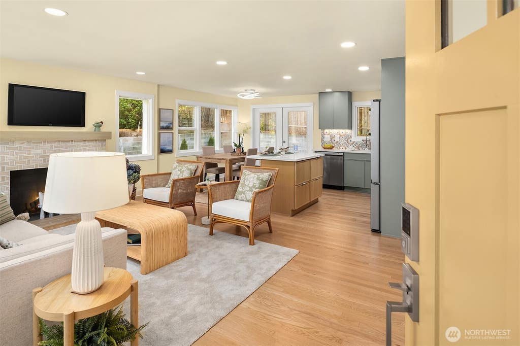 Photo of 9119 17th Avenue NE, Seattle, WA 98115 (MLS # 2569552)