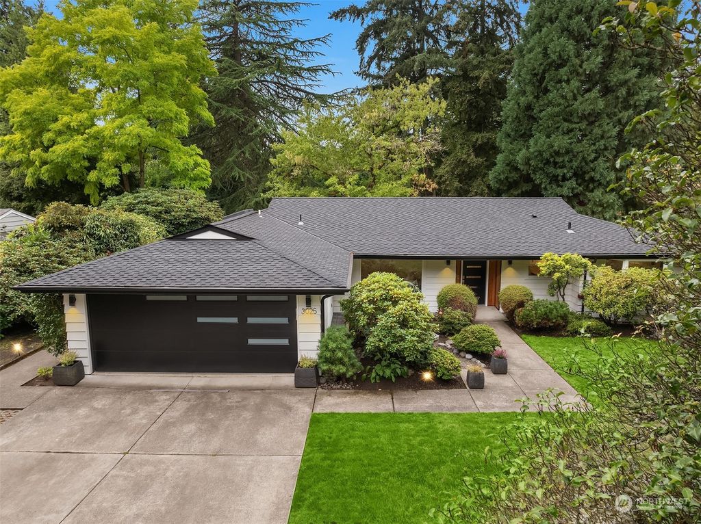 Photo of 3025 Hunts Point Road, Hunts Point, WA 98004 (MLS # 2279638)