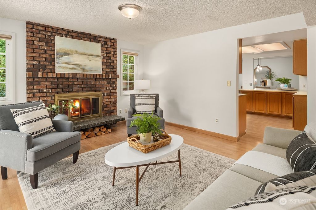 Photo of 20330 42nd Avenue NE, Lake Forest Park, WA 98155 (MLS # 2142784)