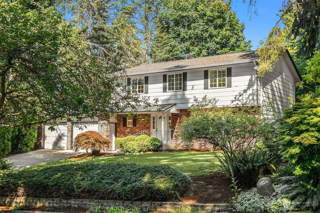 Photo of 20330 42nd Avenue NE, Lake Forest Park, WA 98155 (MLS # 2142784)