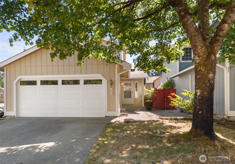 602 Malibu Drive SE