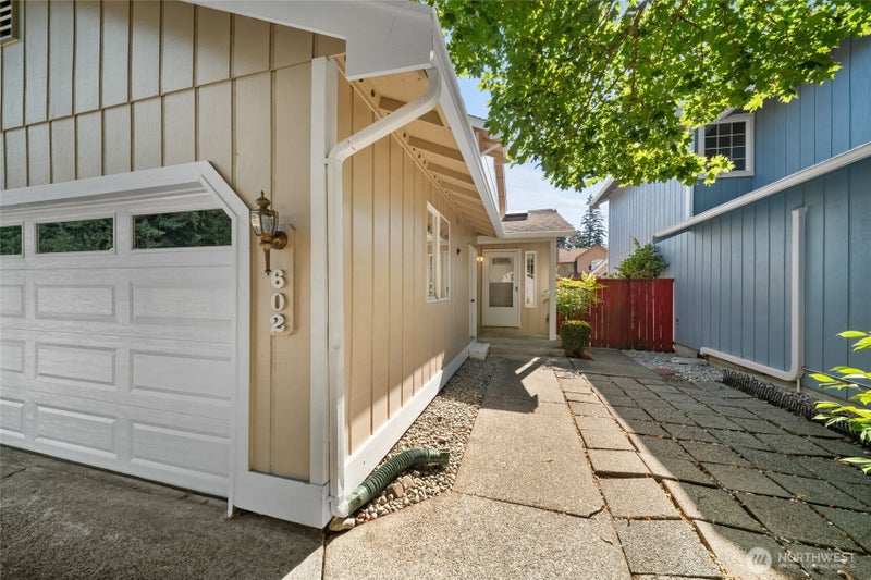602 Malibu Drive SE