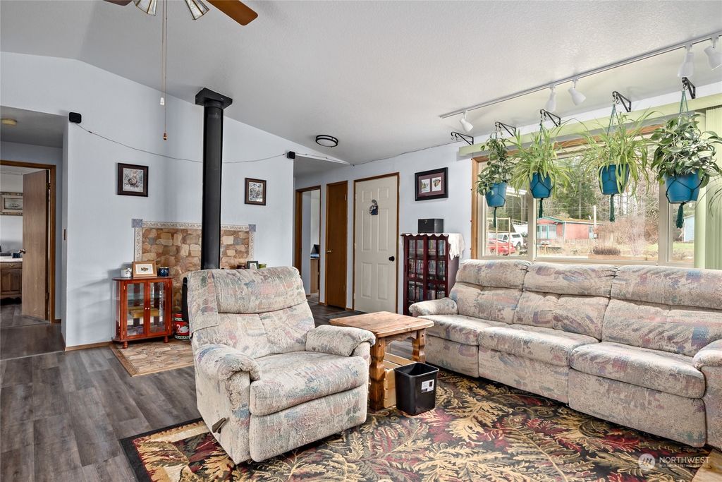 listing image 9368722104860357220