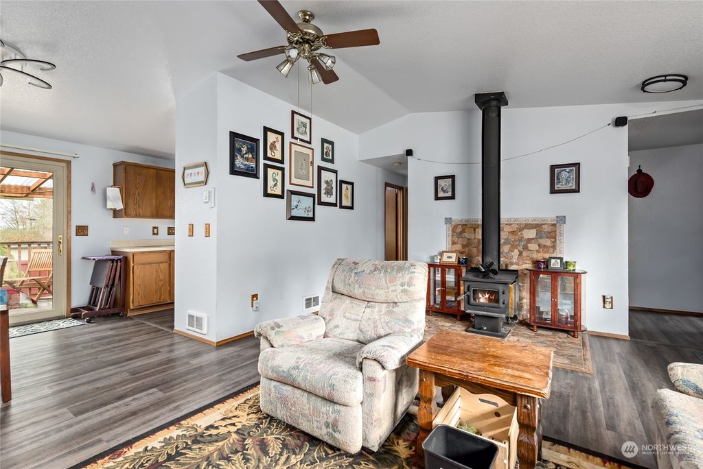 listing image 9362935363747333274