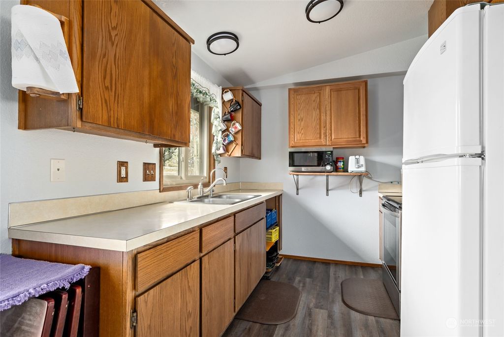 listing image 9367935959234380261