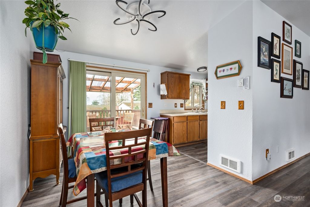 listing image 9362531284621716682