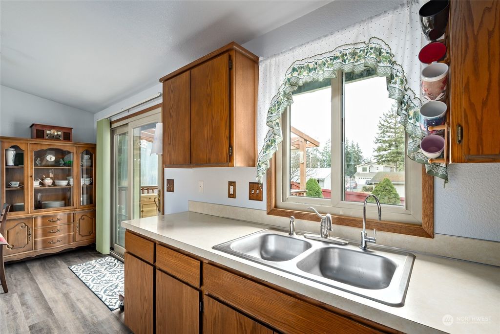 listing image 9368454096139411953