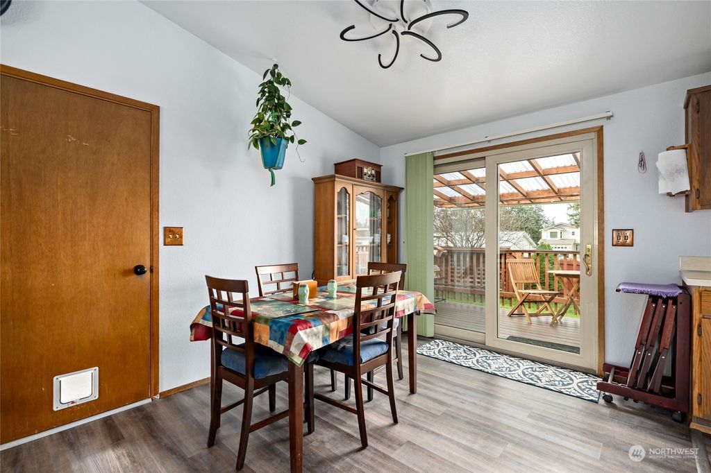 listing image 9367875166923350225