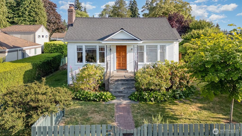 Photo of 515 N 122nd Street, Seattle, WA 98133 (MLS # 2392100)