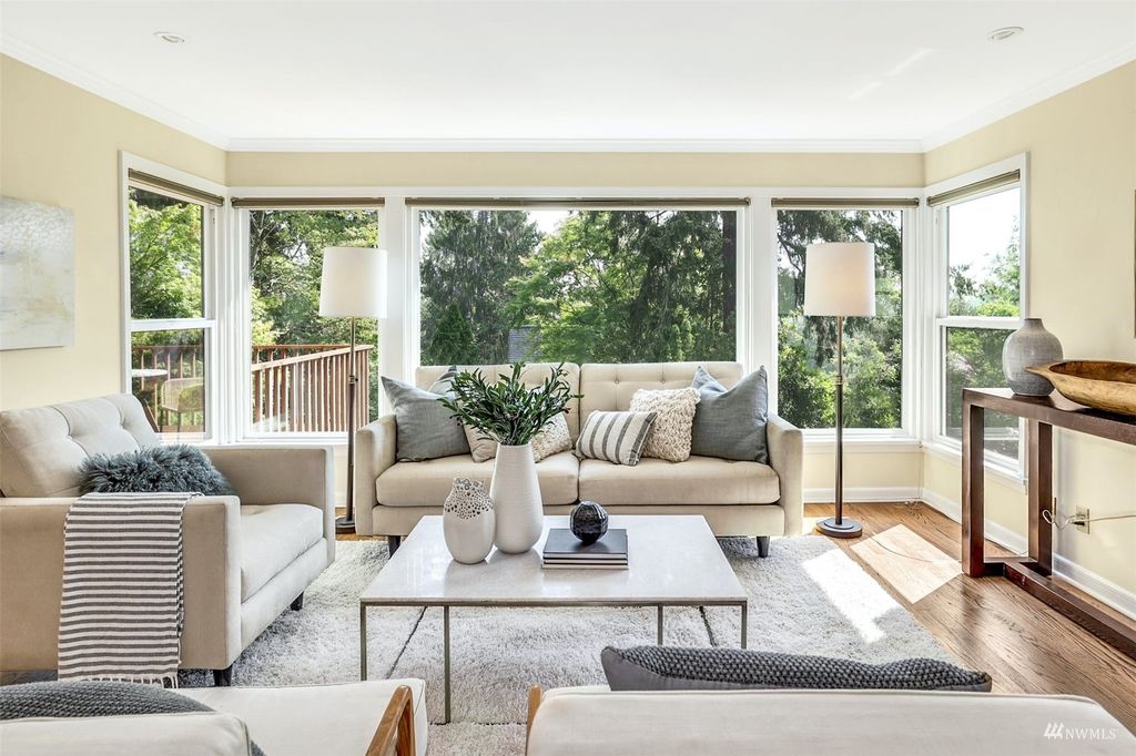 Photo of 6626 57th Avenue NE, Seattle, WA 98115 (MLS # 1994351)