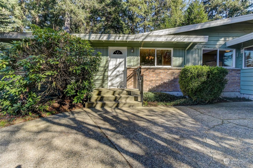 Photo of 1640 151st Avenue SE, Bellevue, WA 98007 (MLS # 2210434)