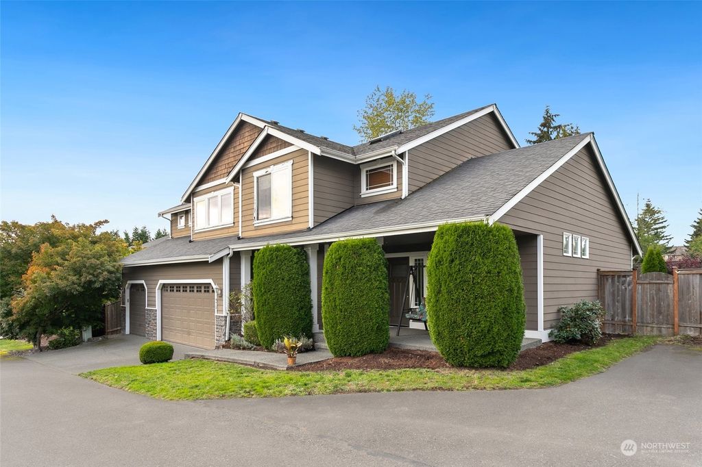 Photo of 472 Nile Avenue NE, Renton, WA 98059 (MLS # 2296214)