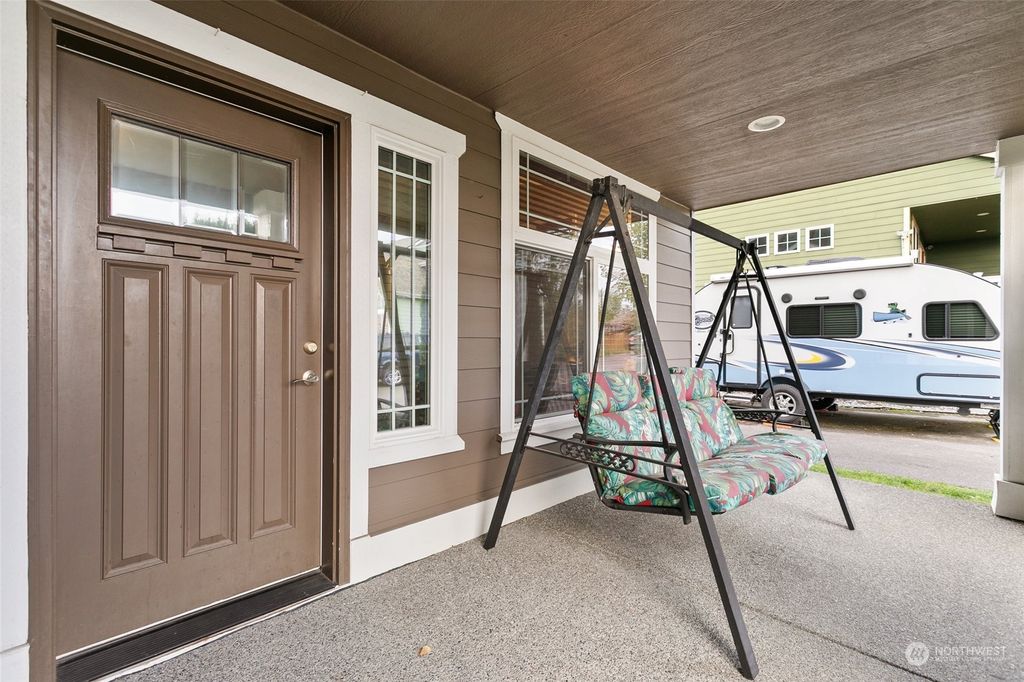 Photo of 472 Nile Avenue NE, Renton, WA 98059 (MLS # 2296214)