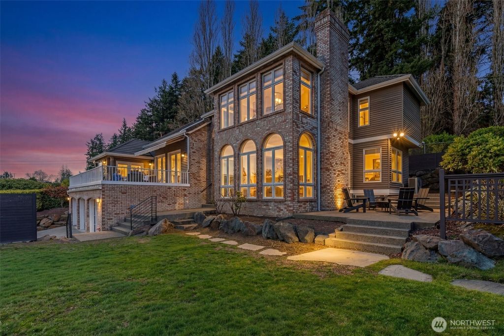 Photo of 4550 49th Avenue NE, Seattle, WA 98105 (MLS # 2503525)