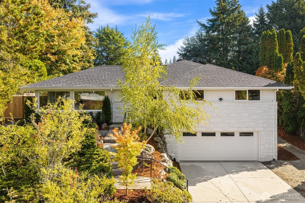 Photo of 3720 80th Avenue SE, Mercer Island, WA 98040 (MLS # 2592145)